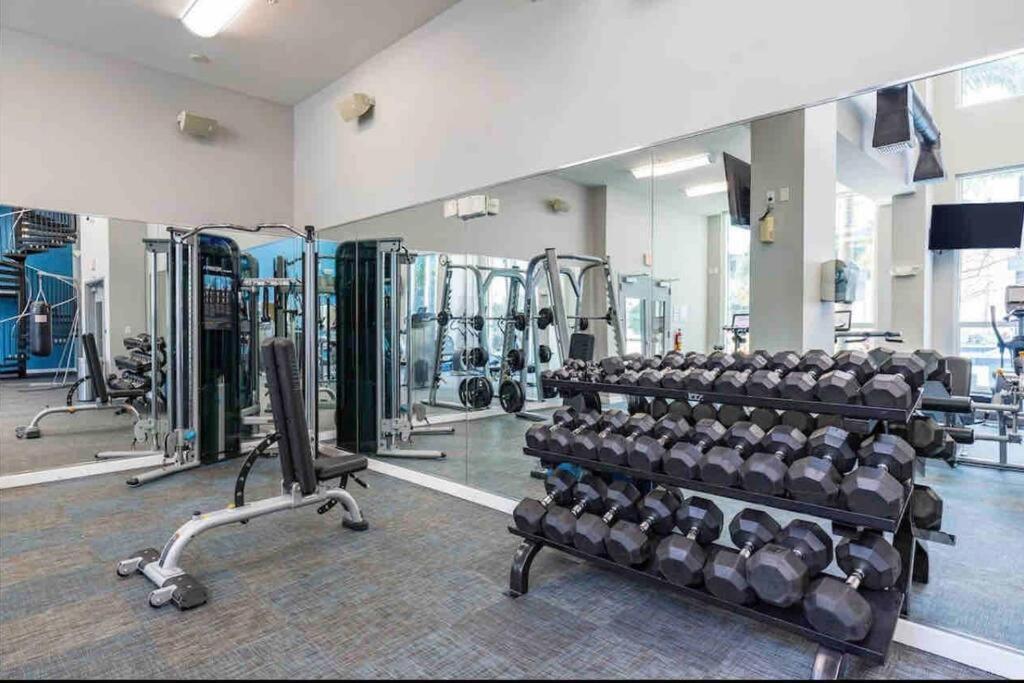 Luxury Apt 3 Mins To Dt Tampa -Pool-Gym-Balcony Exterior photo