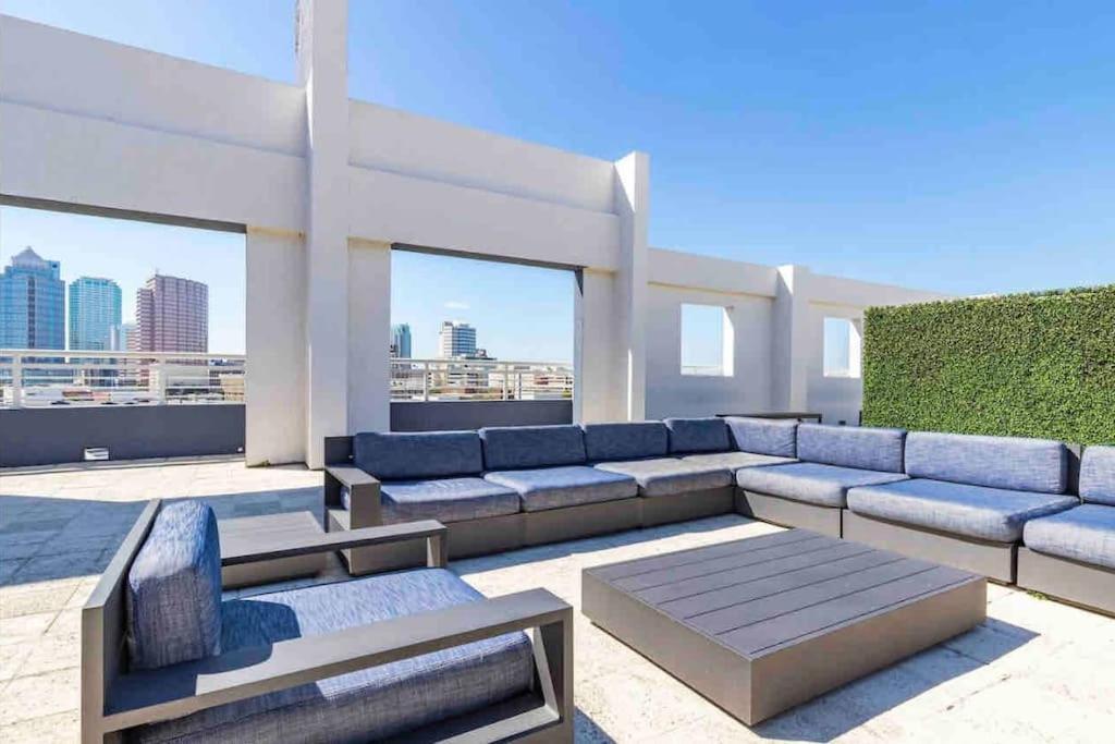 Luxury Apt 3 Mins To Dt Tampa -Pool-Gym-Balcony Exterior photo