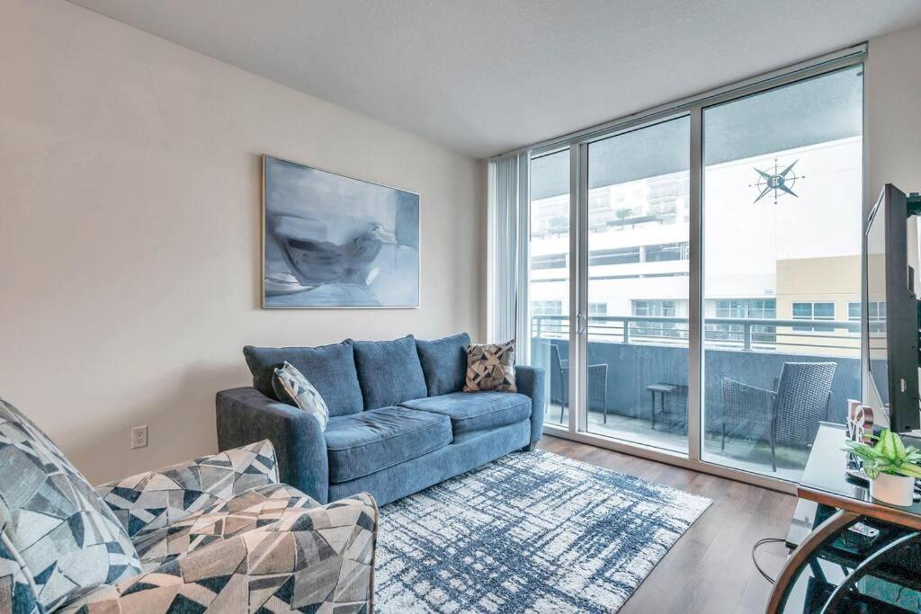 Luxury Apt 3 Mins To Dt Tampa -Pool-Gym-Balcony Exterior photo
